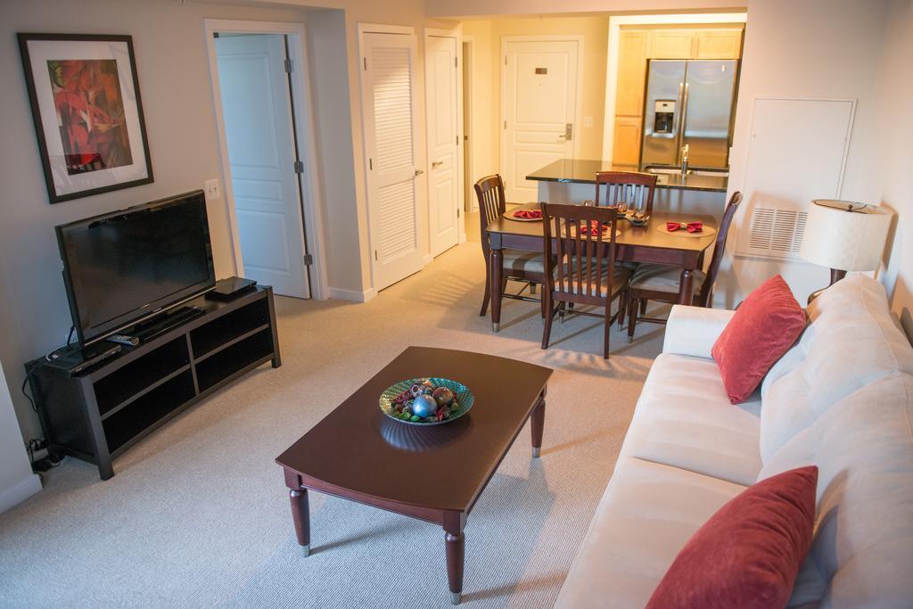 ארלינגטון Crystal Quarters Corporate Housing At The Gramercy חדר תמונה